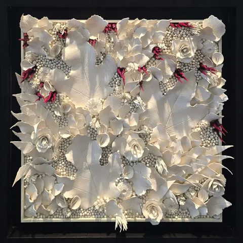 DİLA NAZ AKGÜN — “Mercan seri”, 2025 "Mercan seri" eseri DİLA NAZ AKGÜN tarafından 2025 yılında 60x60 cm ölçülerinde Porselen Murano Cam, Elle şekillendirme tekniği ile yapılmıştır.