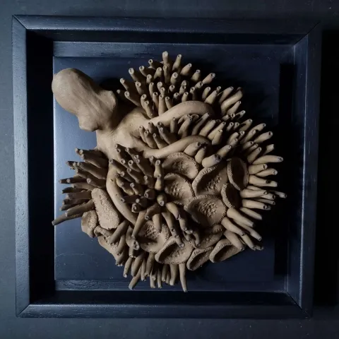 ELİF NURAN YAŞAROL — “isimsiz”, 2025 "isimsiz" eseri ELİF NURAN YAŞAROL tarafından 2025 yılında 26x26x8 cm ölçülerinde Seramik, Elle Şekillendirme tekniği ile yapılmıştır.
