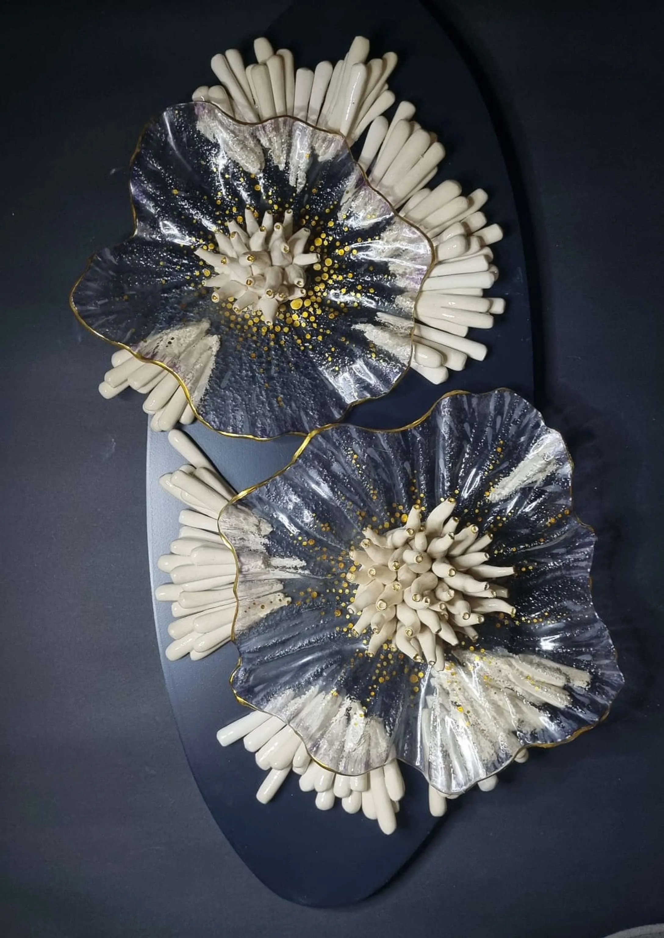 "isimsiz" eseri ELİF NURAN YAŞAROL tarafından 2025 yılında 60x28 cm ölçülerinde Seramik, Elle Şekillendirme tekniği ile yapılmıştır.