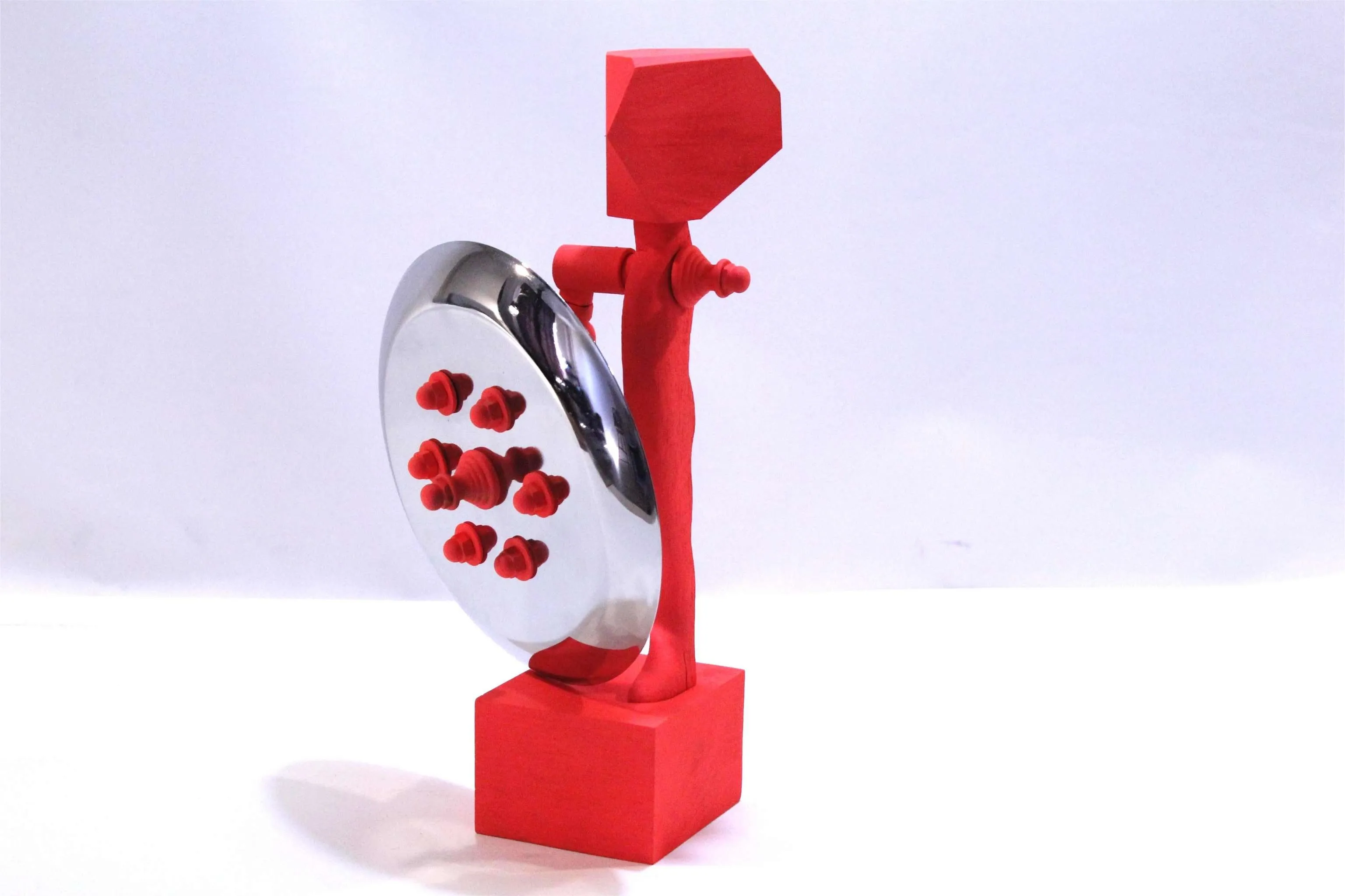 "Spartacus artık savaşmıyor" eseri FERİT YAZICI tarafından 2025 yılında 37.4x21.6x13.2 cm ölçülerinde Karışık teknik , ahşap, metal tekniği ile yapılmıştır.