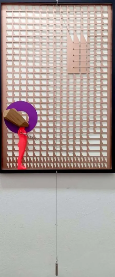 yakınlaştır "Asamblaj-4" eseri FERİT YAZICI tarafından 2025 yılında 93x62.5 cm ölçülerinde Karışık teknik , ahşap, metal, kompozit malzeme tekniği ile yapılmıştır.