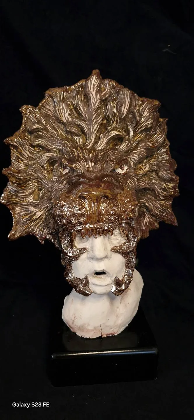 "Cesaret" eseri ORÇUN İLTER tarafından 2025 yılında 42x27x15 cm ölçülerinde Serbest şekillendirme, stoneware tekniği ile yapılmıştır.