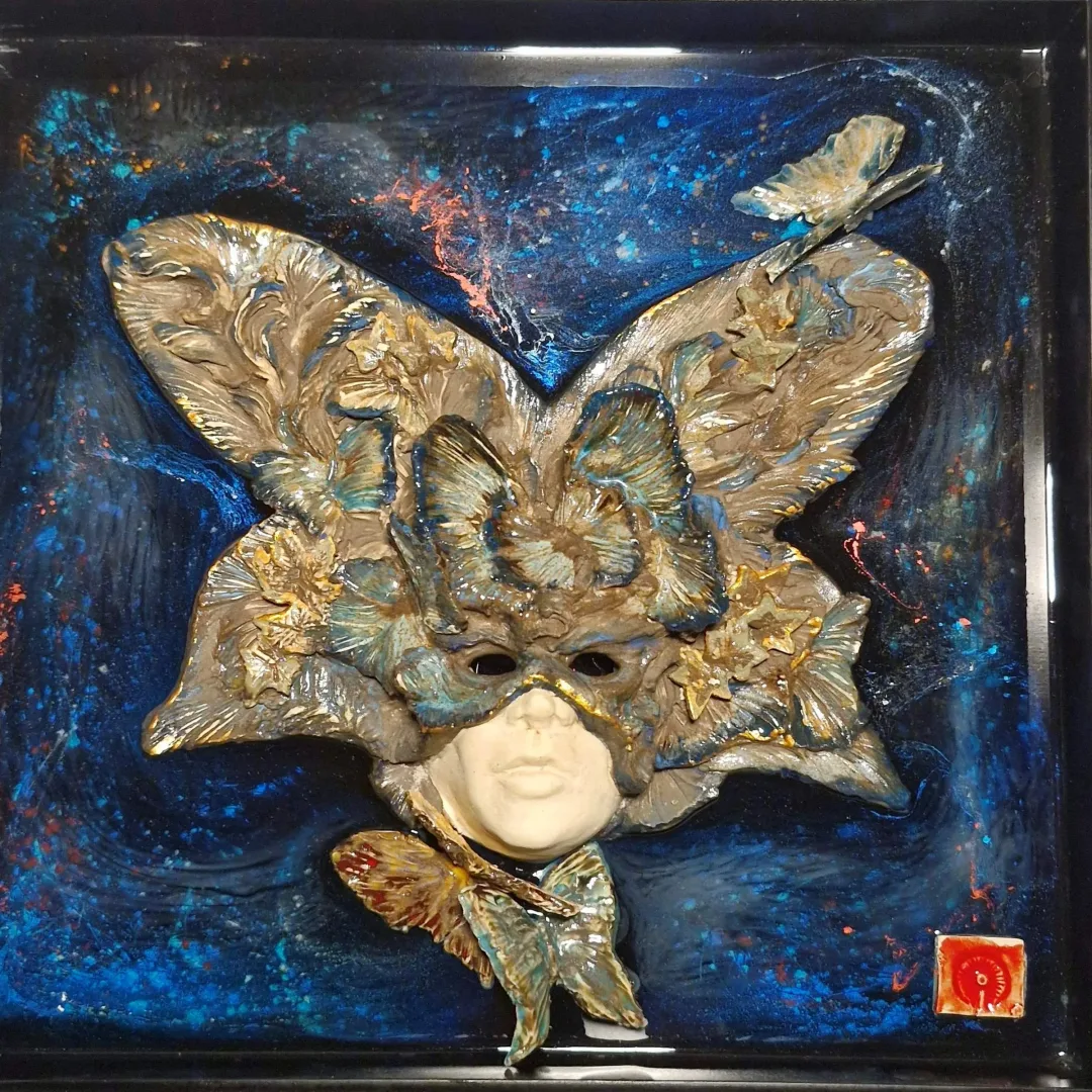yakınlaştır "Dante" eseri ORÇUN İLTER tarafından 2025 yılında 40x40 cm ölçülerinde Stoneware, Serbest elle şekillendirme, 1200 °C tekniği ile yapılmıştır.