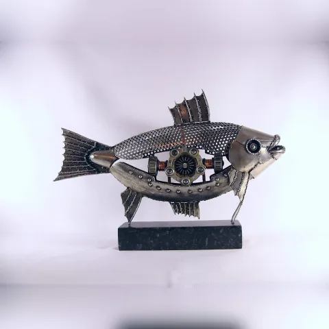 ÖZER AKTAŞ — “Büyük balık”, 2025 "Büyük balık" eseri ÖZER AKTAŞ tarafından 2025 yılında 37x53x10 cm ölçülerinde Metal heykel tekniği ile yapılmıştır.