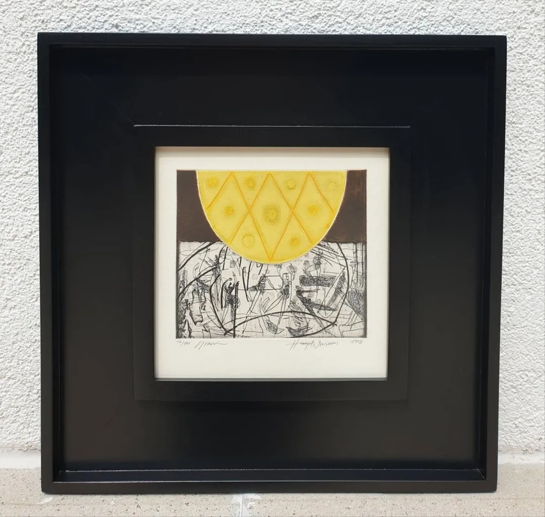 "isimsiz" eseri HAYATİ MİSMAN tarafından 1998 yılında 20x20 cm ölçülerinde Gravür Edisyon 17/100 tekniği ile yapılmıştır.