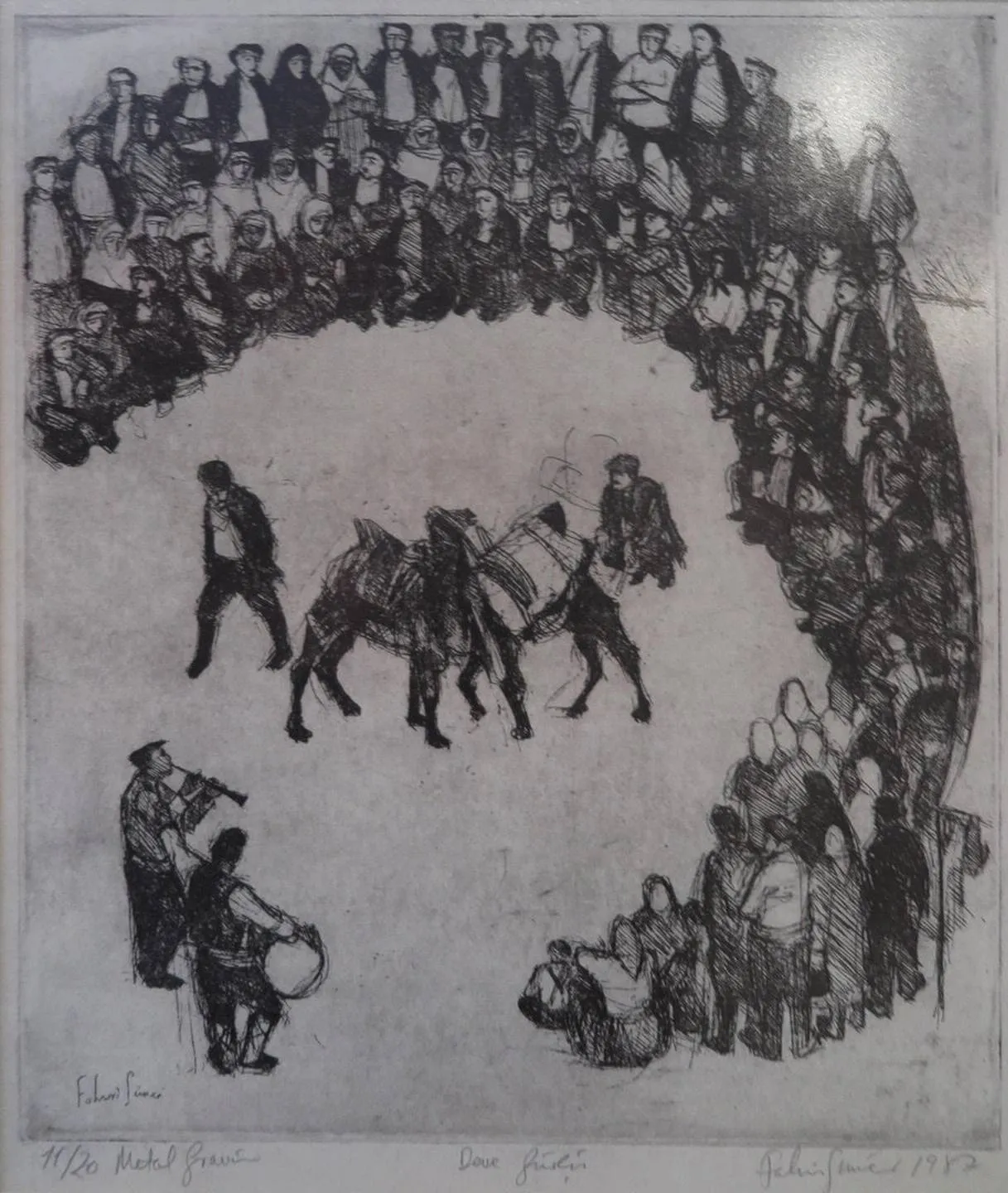 "Deve Güreşi" eseri FAHRİ SÜMER tarafından 1987 yılında 34x28 cm ölçülerinde Gravür 11//20 tekniği ile yapılmıştır.