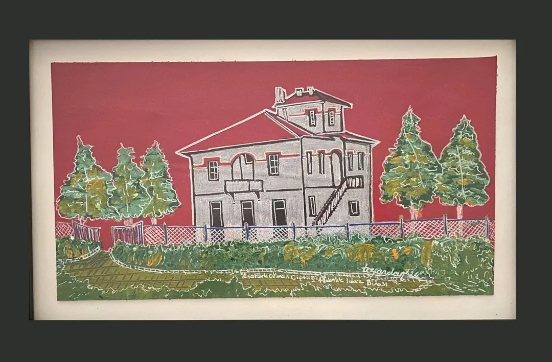 yakınlaştır "AOÇ Fidanlık İdare Binası" eseri TEZCAN KARAKUŞ CANDAN tarafından 18x33 cm ölçülerinde Deri üzeri karışık teknik tekniği ile yapılmıştır.