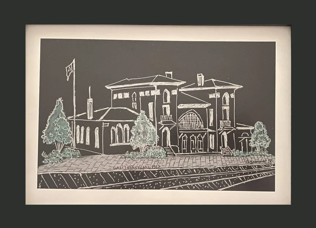 yakınlaştır "AOÇ Gazi İstasyonu 1" eseri TEZCAN KARAKUŞ CANDAN tarafından 15x25 cm ölçülerinde Kağıt üzeri karışık teknik tekniği ile yapılmıştır.