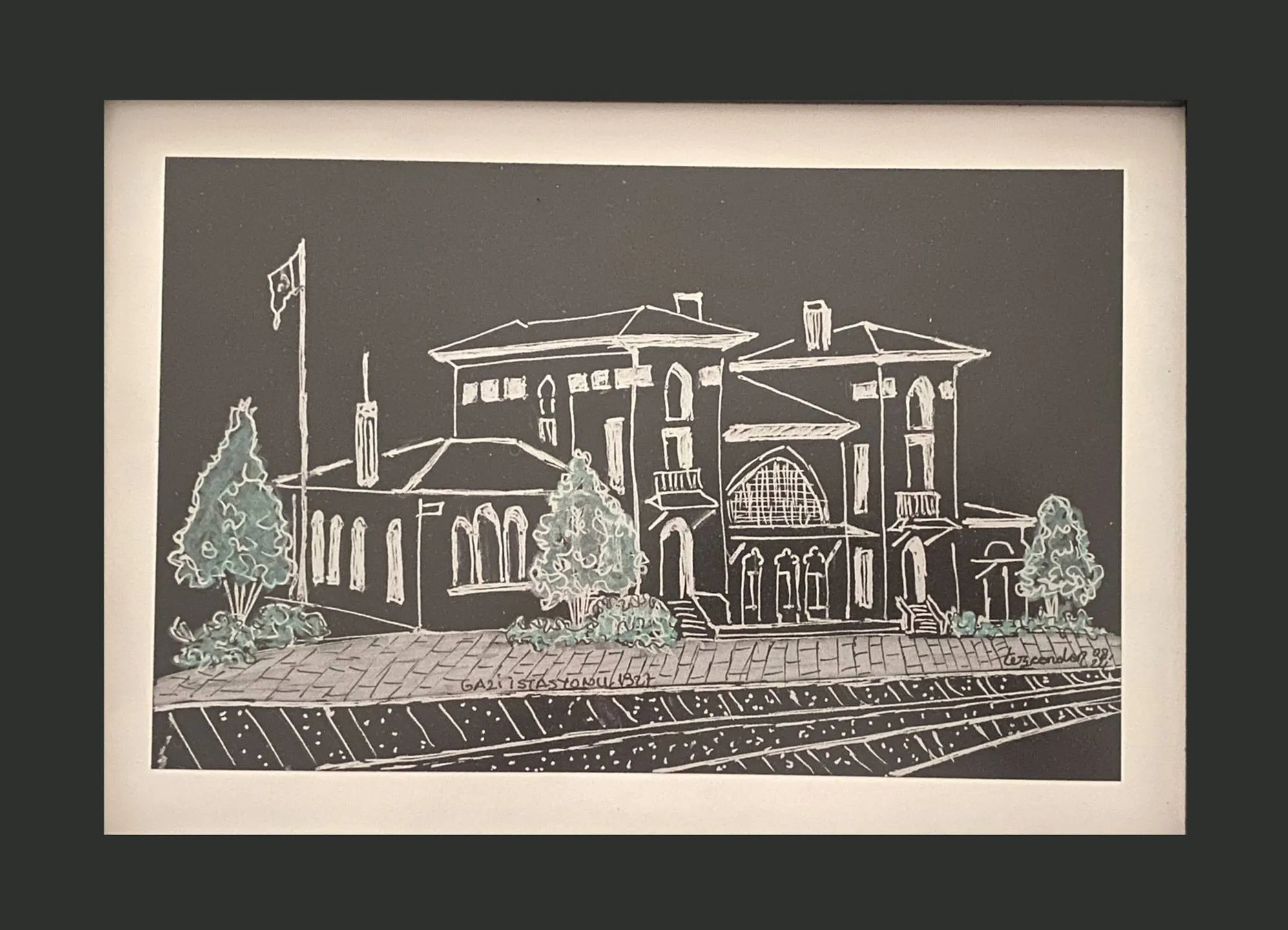 "AOÇ Gazi İstasyonu 1" eseri TEZCAN KARAKUŞ CANDAN tarafından 15x25 cm ölçülerinde Kağıt üzeri karışık teknik tekniği ile yapılmıştır.