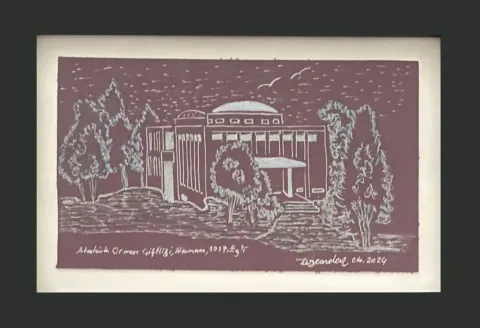 "AOÇ Hamam" eseri TEZCAN KARAKUŞ CANDAN tarafından 15x25 cm ölçülerinde Deri üzeri karışık teknik tekniği ile yapılmıştır.