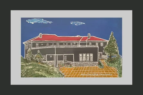 "AOÇ Onuncu Yıl Okulu" eseri TEZCAN KARAKUŞ CANDAN tarafından 20x33 cm ölçülerinde Deri üzeri karışık teknik tekniği ile yapılmıştır.