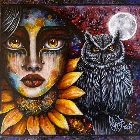"isimsiz" eseri NİLGÜN BAYRAKTAROĞLU tarafından 2025 yılında 25x25 cm ölçülerinde Plerksiglas üzeri karışık teknik tekniği ile yapılmıştır.