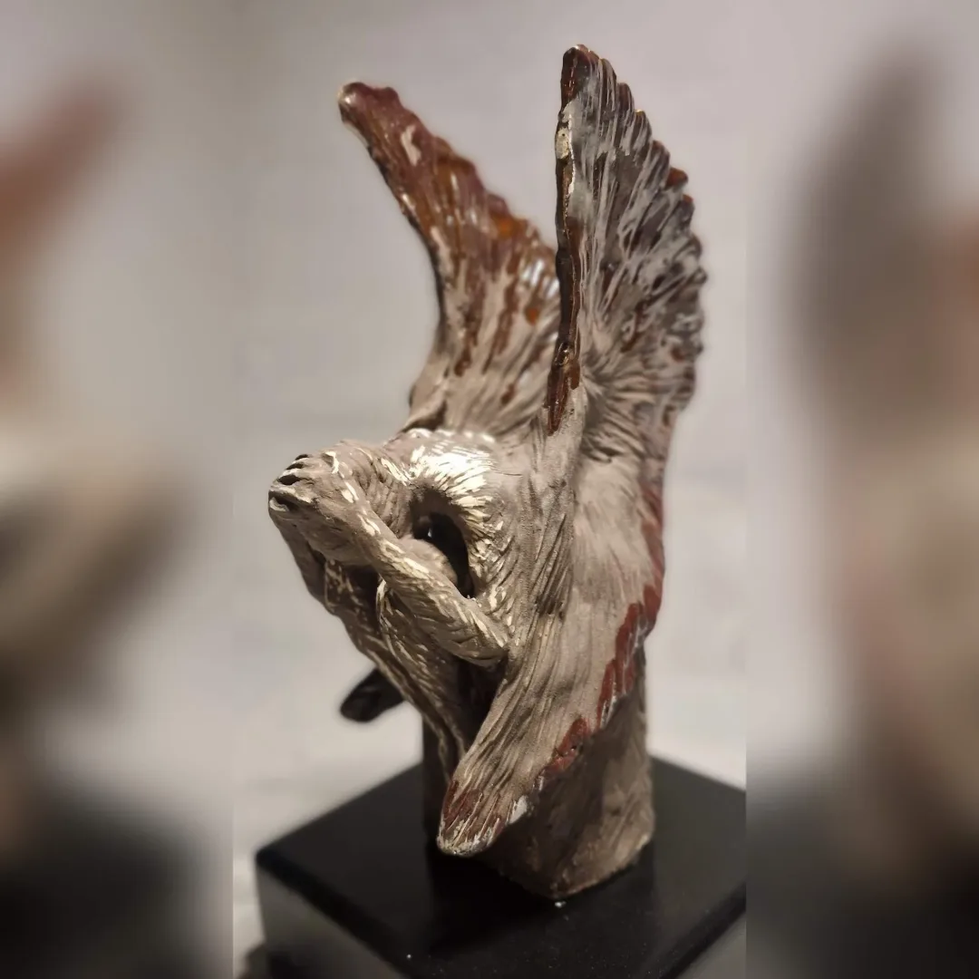 yakınlaştır "Kader" eseri ORÇUN İLTER tarafından 2025 yılında 15x15x30 cm ölçülerinde Stoneware, Serbest elle şekillendirme, 1200 °C tekniği ile yapılmıştır.