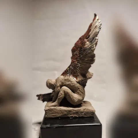 ORÇUN İLTER — “Umut”, 2025 "Umut" eseri ORÇUN İLTER tarafından 2025 yılında 15x15x34 cm ölçülerinde Stoneware, Serbest elle şekillendirme, 1200 °C tekniği ile yapılmıştır.