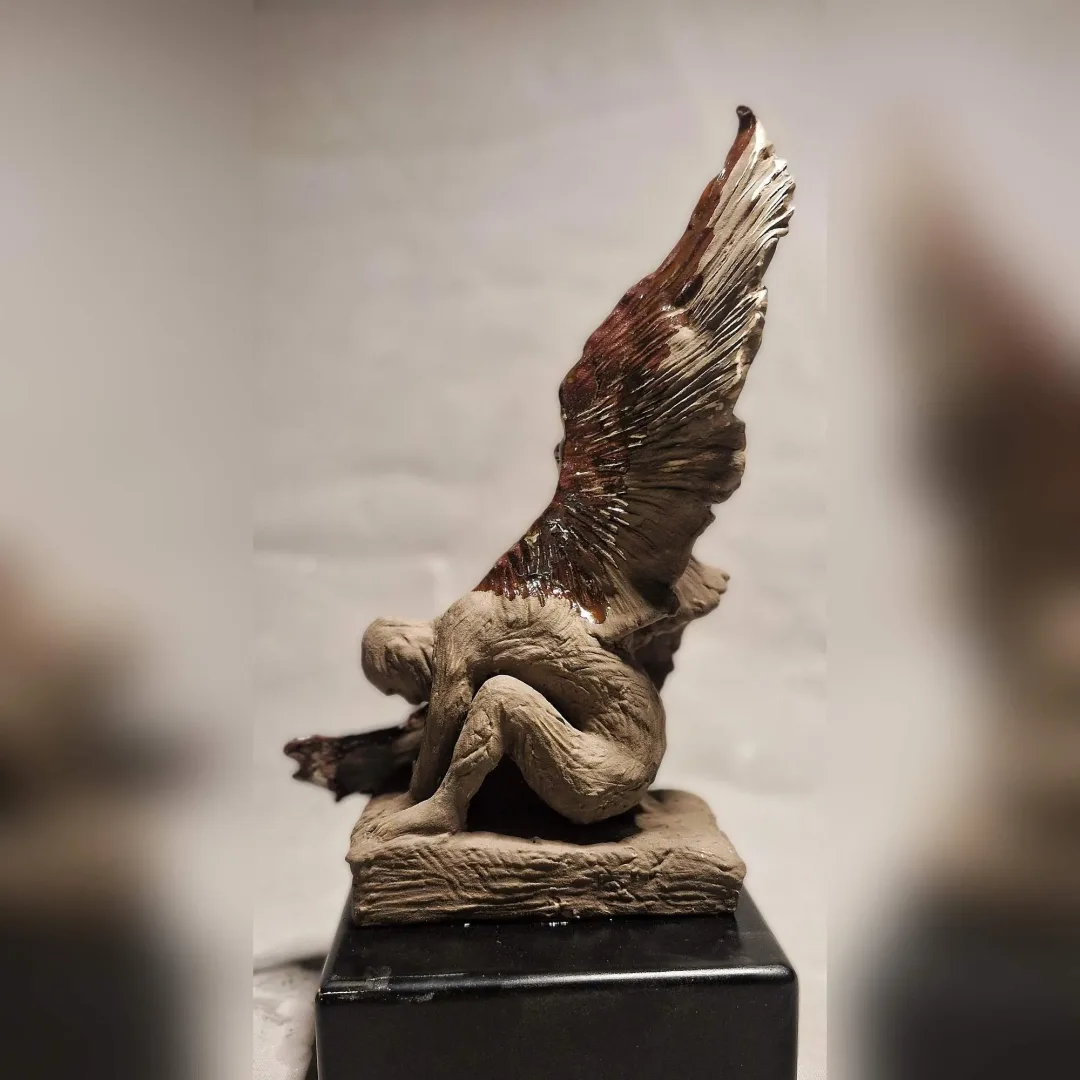 yakınlaştır "Umut" eseri ORÇUN İLTER tarafından 2025 yılında 15x15x34 cm ölçülerinde Stoneware, Serbest elle şekillendirme, 1200 °C tekniği ile yapılmıştır.