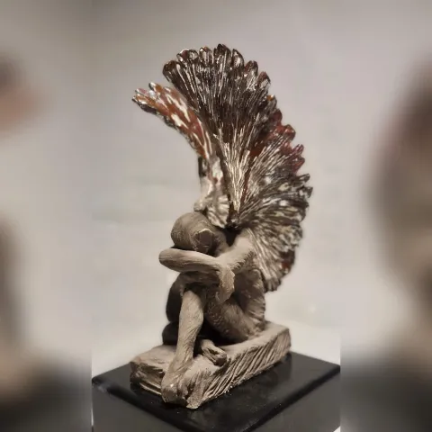 ORÇUN İLTER — “Düş”, 2025 "Düş" eseri ORÇUN İLTER tarafından 2025 yılında 15x15x30 cm ölçülerinde Stoneware, Serbest elle şekillendirme, 1200 °C tekniği ile yapılmıştır.