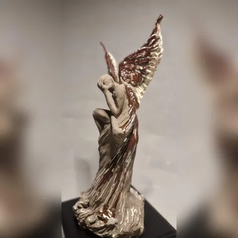 ORÇUN İLTER — “Uyanış”, 2025 "Uyanış" eseri ORÇUN İLTER tarafından 2025 yılında 15x15x36 cm ölçülerinde Stoneware, Serbest elle şekillendirme, 1200 °C tekniği ile yapılmıştır.