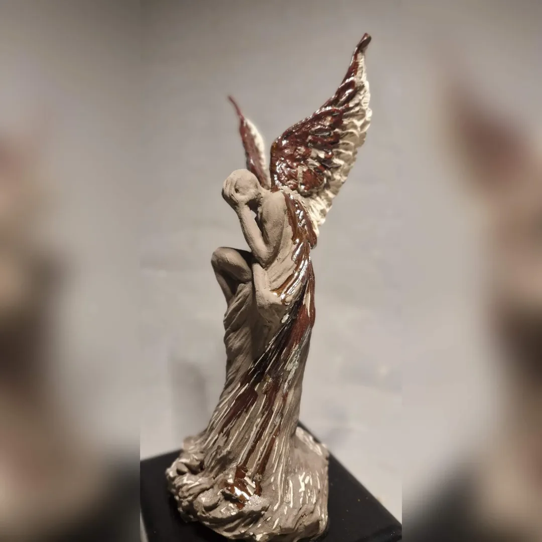 yakınlaştır "Uyanış" eseri ORÇUN İLTER tarafından 2025 yılında 15x15x36 cm ölçülerinde Stoneware, Serbest elle şekillendirme, 1200 °C tekniği ile yapılmıştır.