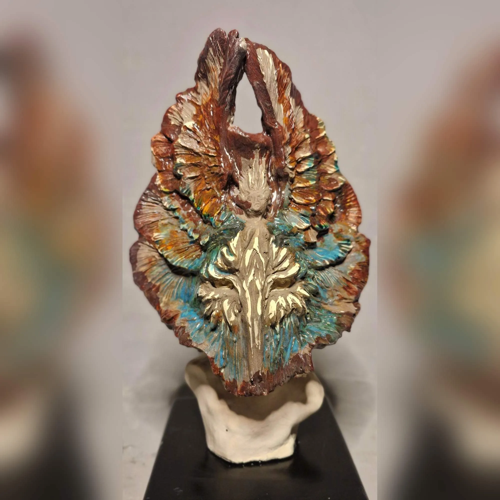 "Rüya" eseri ORÇUN İLTER tarafından 2025 yılında 15x15x34 cm ölçülerinde Stoneware, Serbest elle şekillendirme, 1200 °C tekniği ile yapılmıştır.
