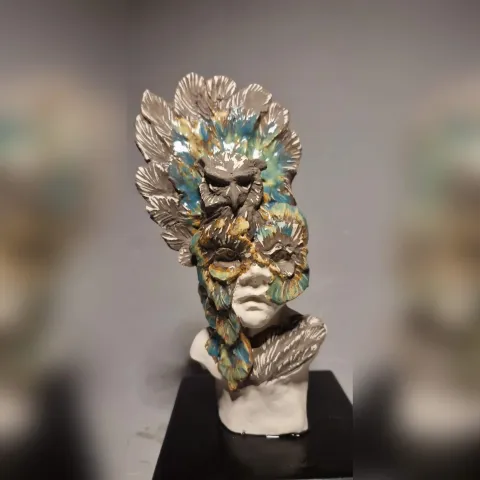 ORÇUN İLTER — “Gece”, 2025 "Gece" eseri ORÇUN İLTER tarafından 2025 yılında 15x15x31 cm ölçülerinde Stoneware, Serbest elle şekillendirme, 1200 °C tekniği ile yapılmıştır.