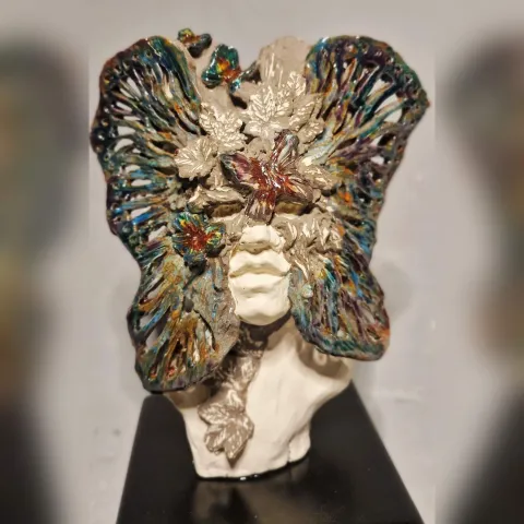 ORÇUN İLTER — “Doğa”, 2025 "Doğa" eseri ORÇUN İLTER tarafından 2025 yılında 15x15x30 cm ölçülerinde Stoneware, Serbest elle şekillendirme, 1200 °C tekniği ile yapılmıştır.