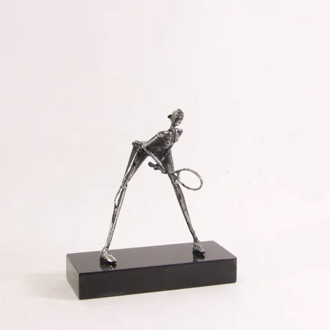 ÖZER AKTAŞ — “Tenisçi 1”, 2025 "Tenisçi 1" eseri ÖZER AKTAŞ tarafından 2025 yılında 12x14x5 cm ölçülerinde Demir kaynak tekniği ile yapılmıştır.