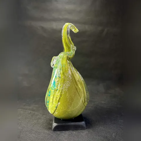 TAHA BAYDAR — “isimsiz”, 2025 "isimsiz" eseri TAHA BAYDAR tarafından 2025 yılında 29x13x10 cm ölçülerinde Sıcak Cam Şekillendirme tekniği ile yapılmıştır.