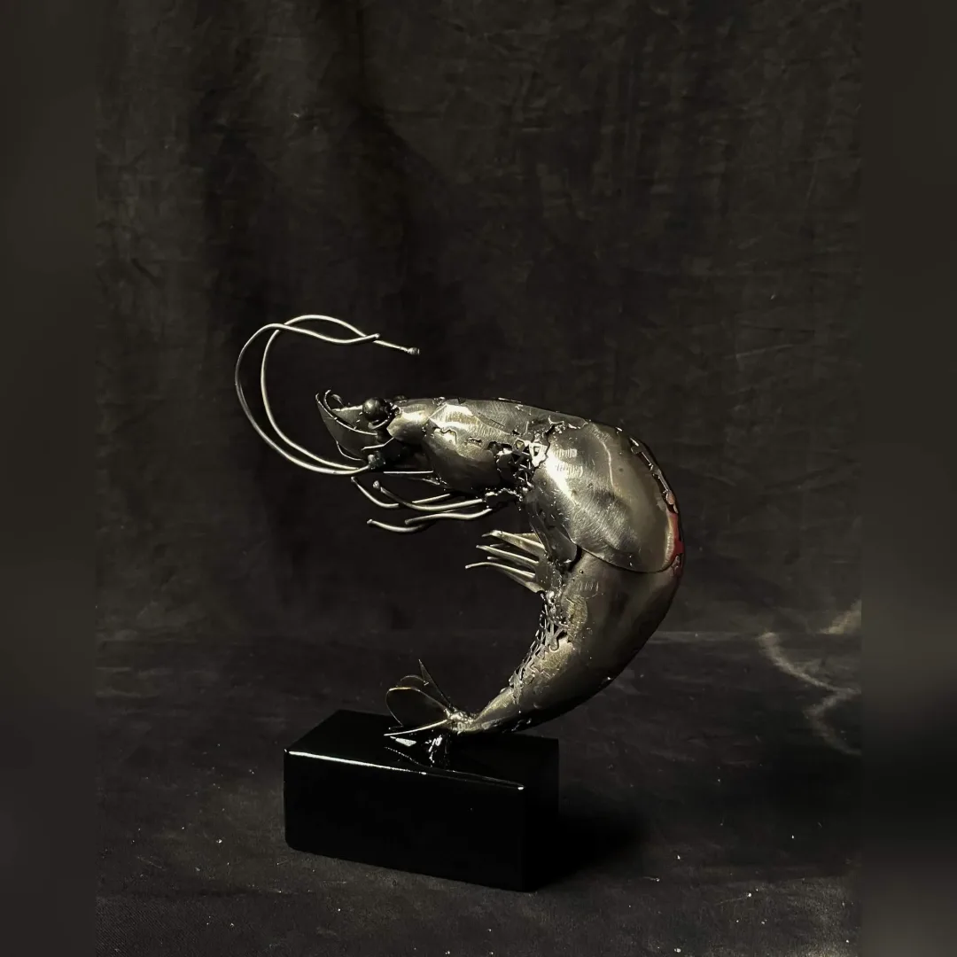 yakınlaştır "Karides" eseri MÜCAHİT DİYAR ARIZ tarafından 2025 yılında 20x21x6 cm ölçülerinde Metal heykel tekniği ile yapılmıştır.