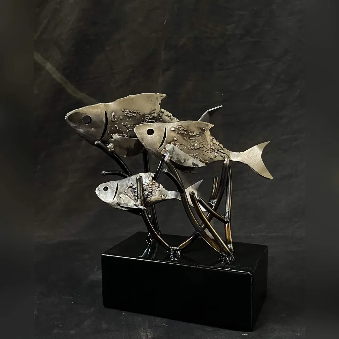 "Trio" eseri MÜCAHİT DİYAR ARIZ tarafından 2025 yılında 18x20x13 cm ölçülerinde Metal heykel tekniği ile yapılmıştır.