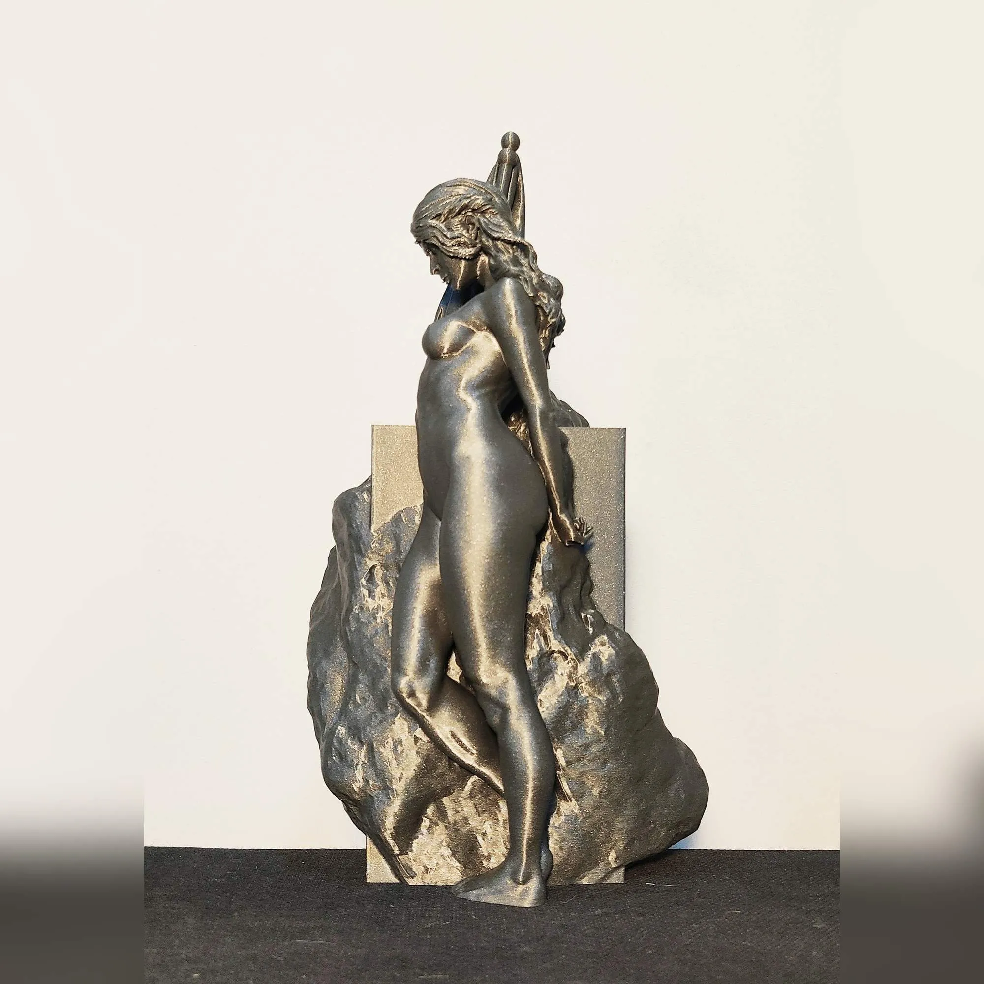 "Kadınlar / Women Series" eseri MURAT PAKTUR tarafından 2025 yılında 8,5x12,22 cm ölçülerinde 3D Modelleme & Baskı tekniği ile yapılmıştır.