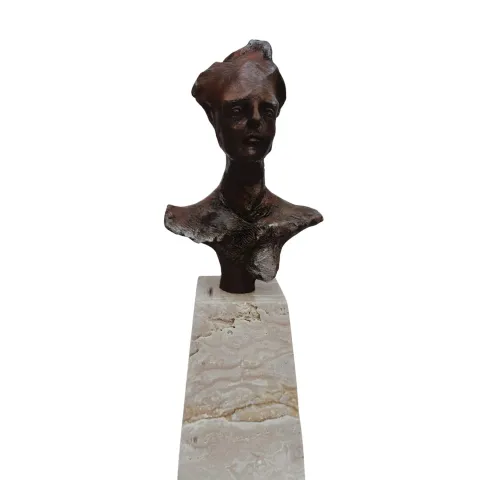 VOLKAN DEMİR — “isimsiz”, 2025 "isimsiz" eseri VOLKAN DEMİR tarafından 2025 yılında 40x14x13 cm ölçülerinde Mermerit tekniği ile yapılmıştır.