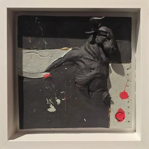 BUĞRA ÖZER — “isimsiz”, 2025 "isimsiz" eseri BUĞRA ÖZER tarafından 2025 yılında 22x22x5 cm ölçülerinde 63x63 cm, Stoneware Seramik Çamuru Serbest, Elle Şekillendirme Karışık Teknik 1245 C° tekniği ile yapılmıştır.