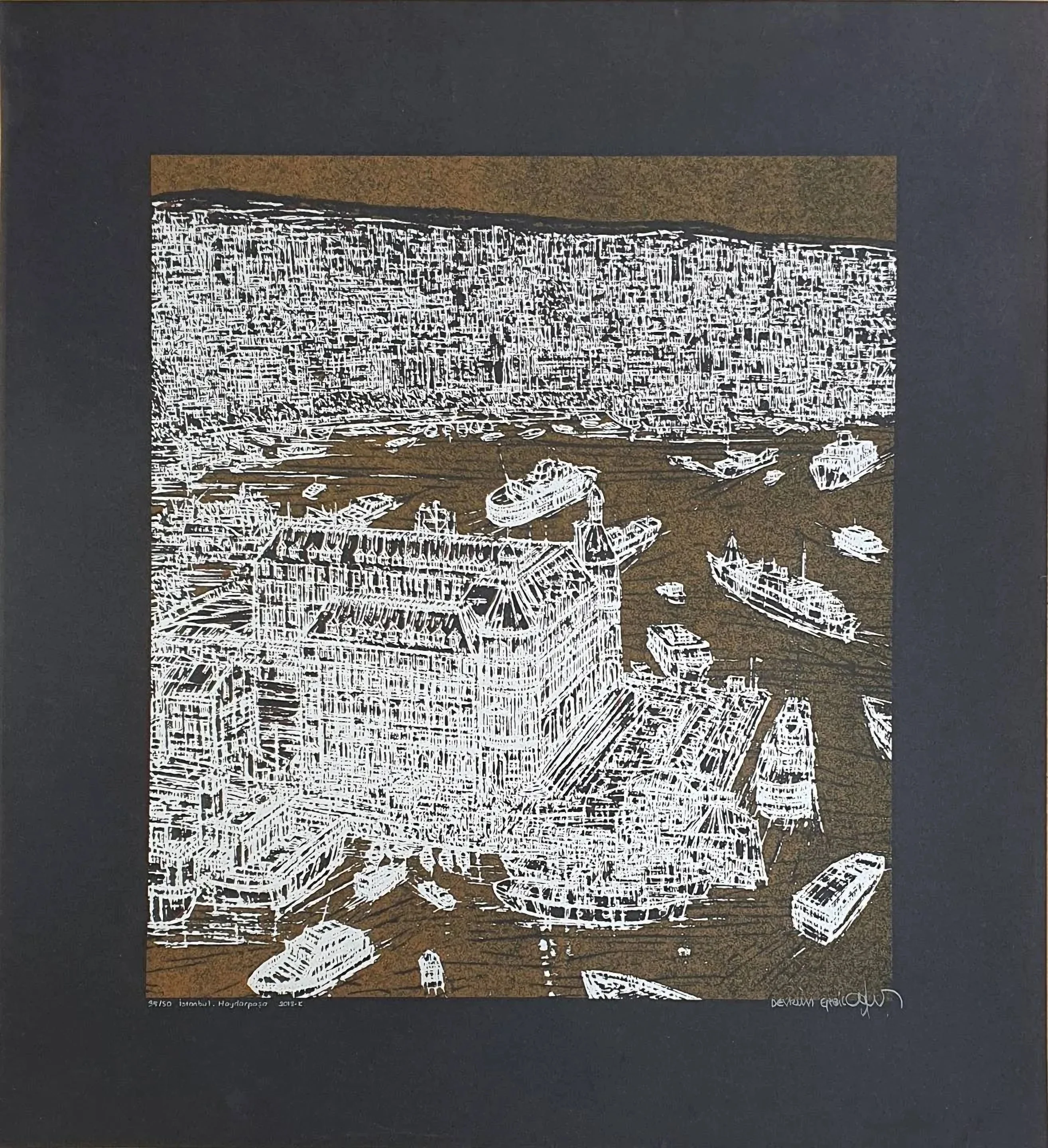 "İstanbul Haydarpaşa" eseri DEVRİM ERBİL tarafından 2011 yılında 100x70 cm ölçülerinde Serigrafi - (K) Edisyon 35/50 tekniği ile yapılmıştır.