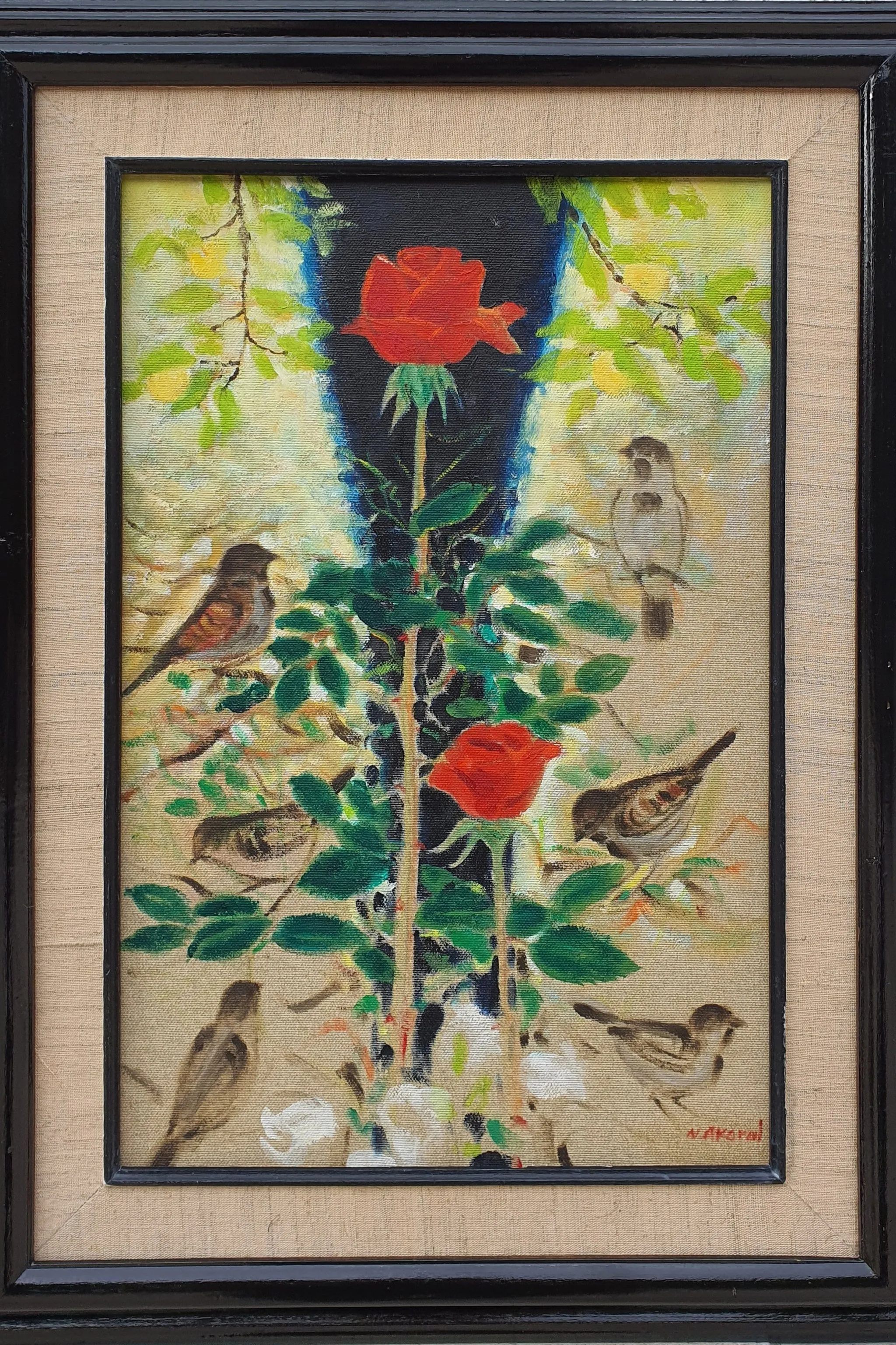 "Güller arasında serçeler" eseri NEVZAT AKORAL tarafından 1992 yılında 45x30 cm ölçülerinde Tuval üzeri yağlı boya tekniği ile yapılmıştır.