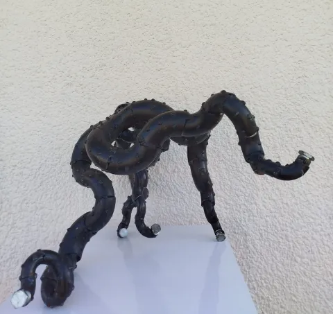 "İsimsiz" eseri DOĞAN KARAKILIÇ tarafından 2026 yılında 69x33x54 cm ölçülerinde Metal, karışık teknik tekniği ile yapılmıştır.