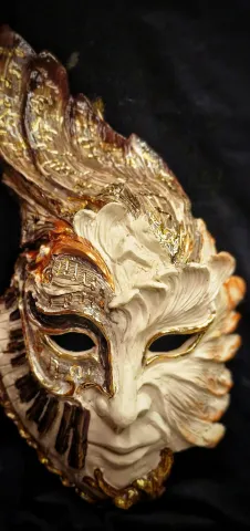 ORÇUN İLTER — “Mask 3”, 2026 "Mask 3" eseri ORÇUN İLTER tarafından 2026 yılında 34x16 cm ölçülerinde Serbest elle şekillendirme stoneware 1200°C tekniği ile yapılmıştır.