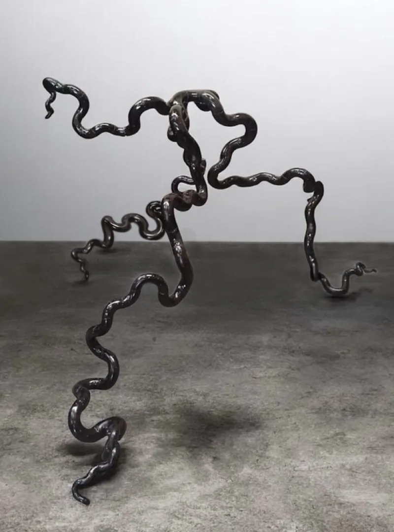 yakınlaştır "İsimsiz" eseri DOĞAN KARAKILIÇ tarafından 2026 yılında 360x170x310 cm ölçülerinde Metal, karışık teknik tekniği ile yapılmıştır.