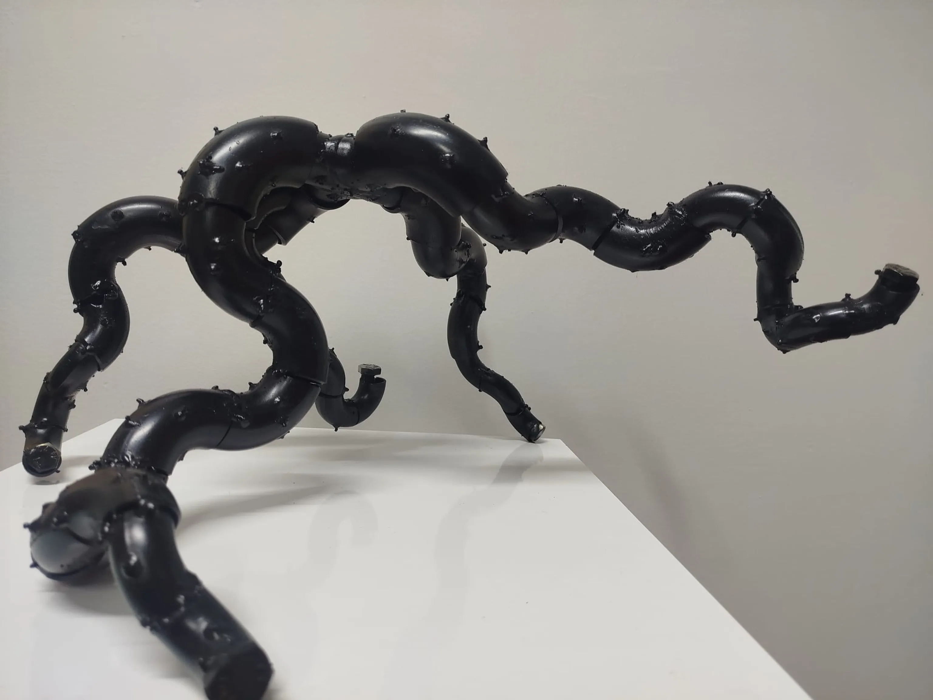 "İsimsiz" eseri DOĞAN KARAKILIÇ tarafından 2026 yılında 57x24x346 cm ölçülerinde Metal, karışık teknik tekniği ile yapılmıştır.