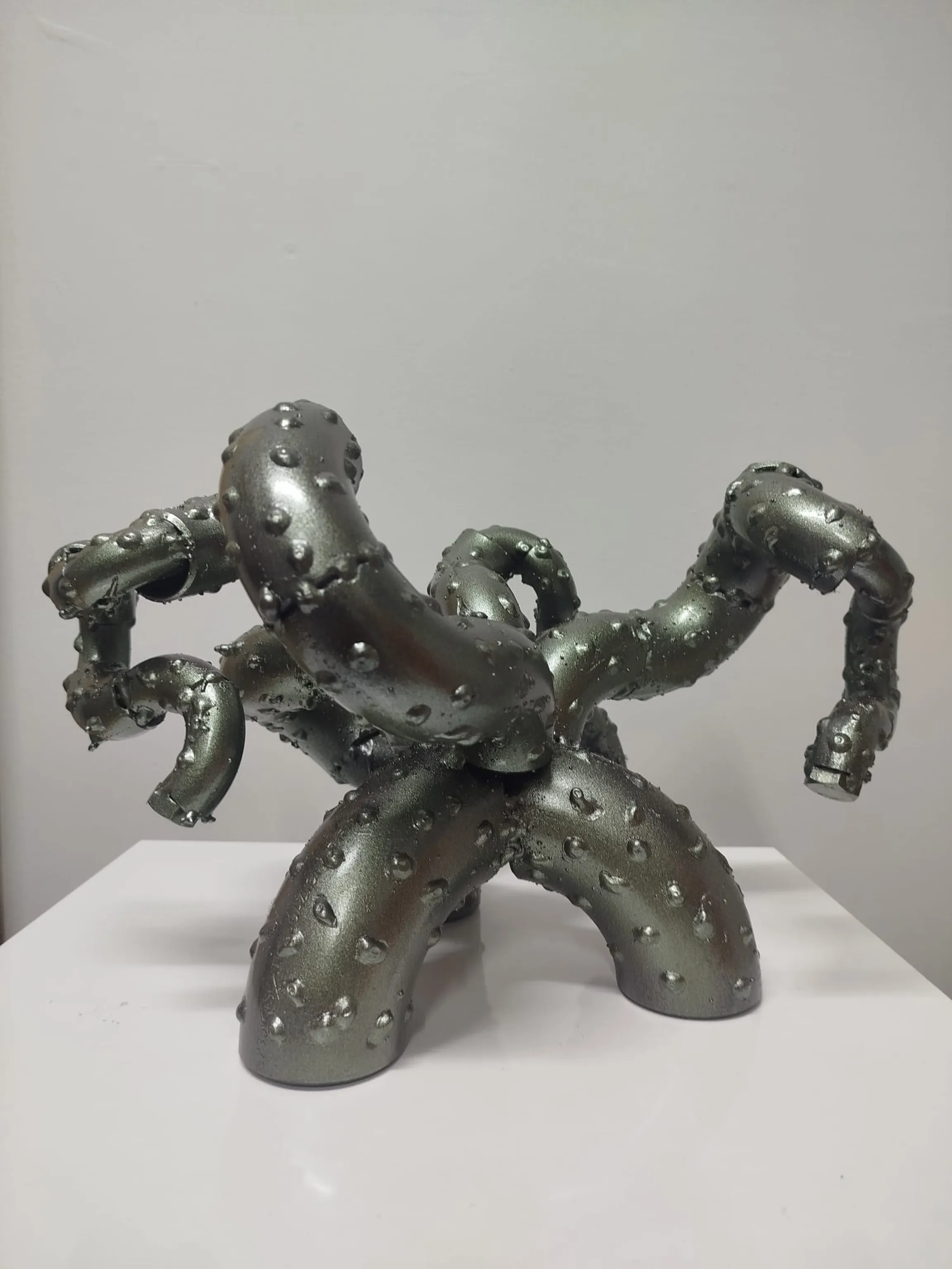 "İsimsiz" eseri DOĞAN KARAKILIÇ tarafından 2026 yılında 37x23x37 cm ölçülerinde Metal, karışık teknik tekniği ile yapılmıştır.