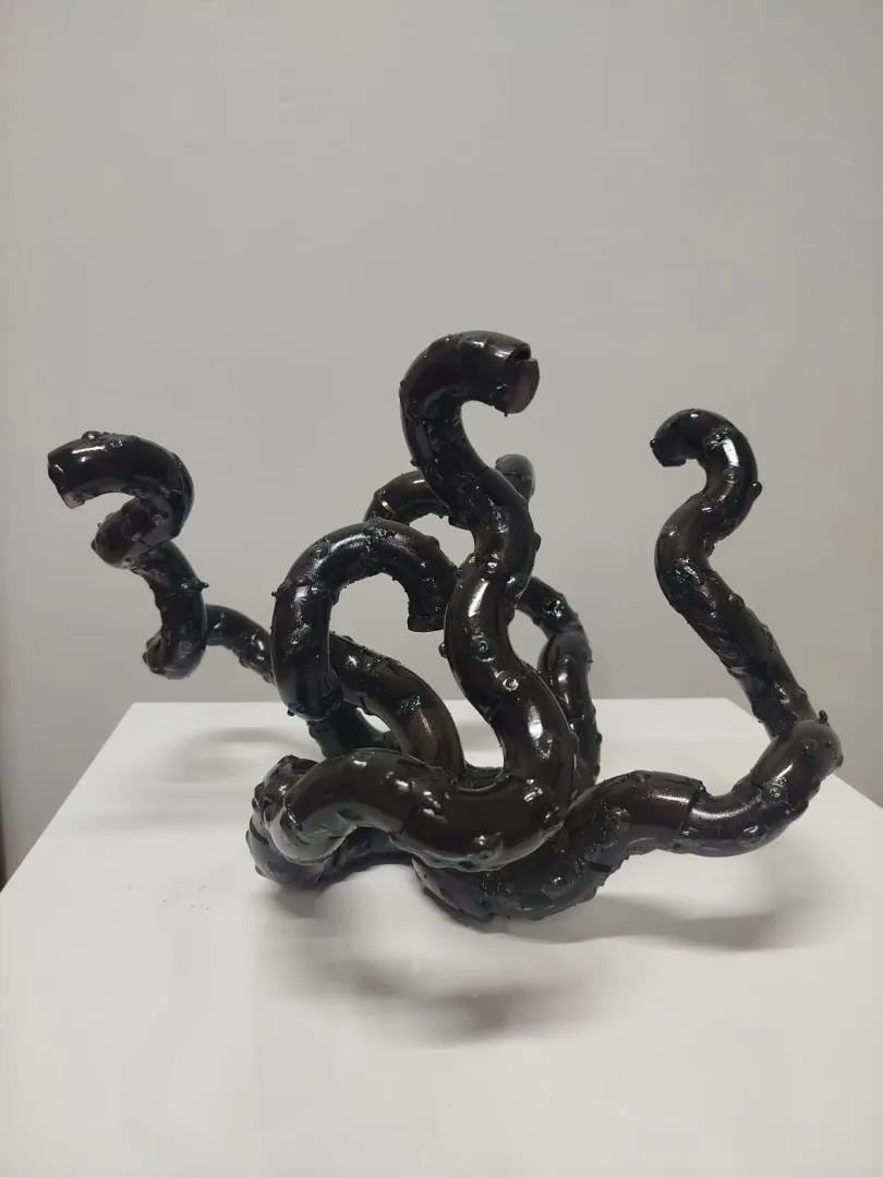 yakınlaştır "İsimsiz" eseri DOĞAN KARAKILIÇ tarafından 2026 yılında 33x23x30 cm ölçülerinde Metal, karışık teknik tekniği ile yapılmıştır.