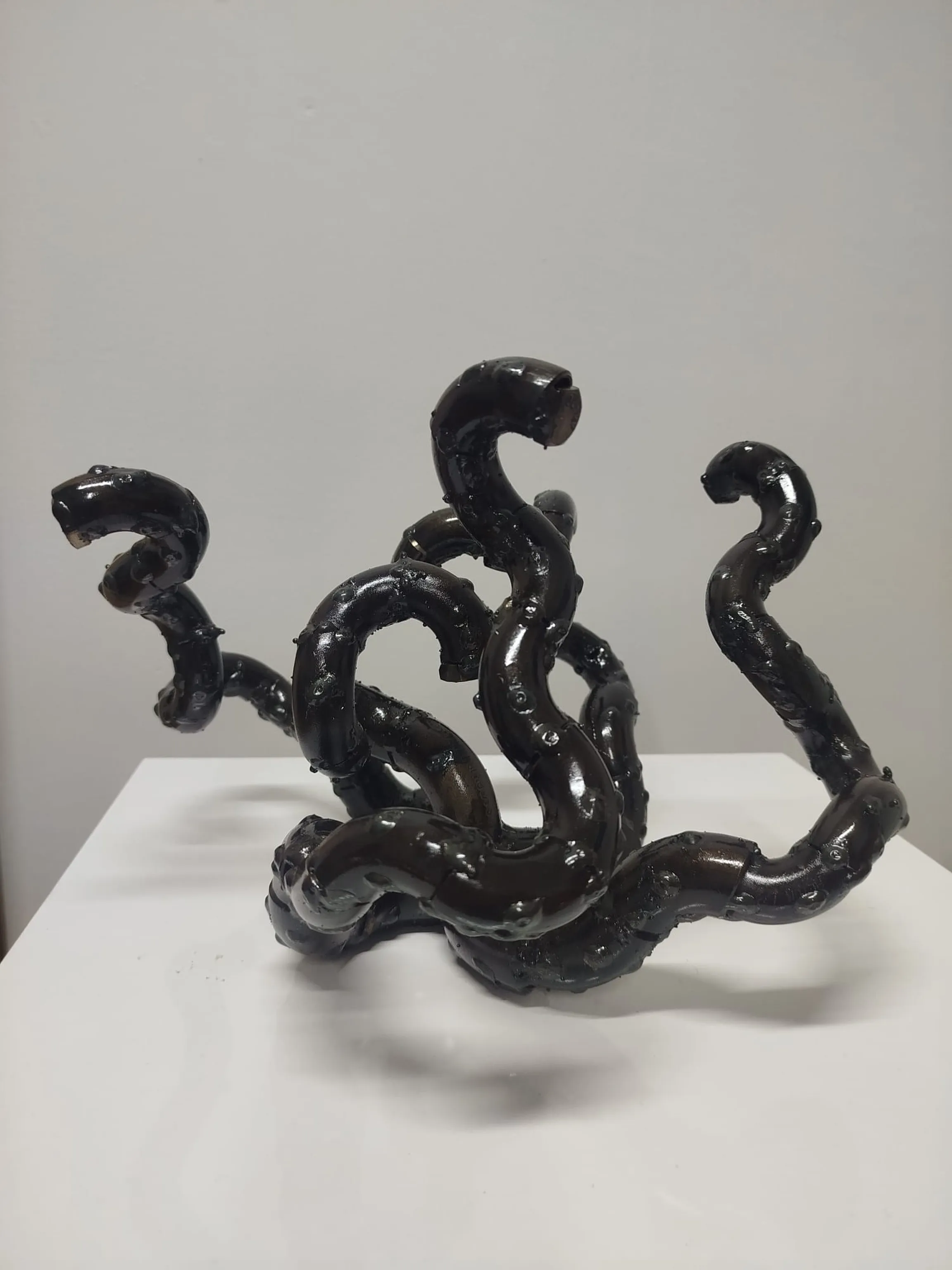 "İsimsiz" eseri DOĞAN KARAKILIÇ tarafından 2026 yılında 33x23x30 cm ölçülerinde Metal, karışık teknik tekniği ile yapılmıştır.