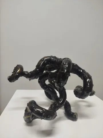 DOĞAN KARAKILIÇ — “İsimsiz”, 2026 "İsimsiz" eseri DOĞAN KARAKILIÇ tarafından 2026 yılında 34x20x29 cm ölçülerinde Metal, karışık teknik tekniği ile yapılmıştır.