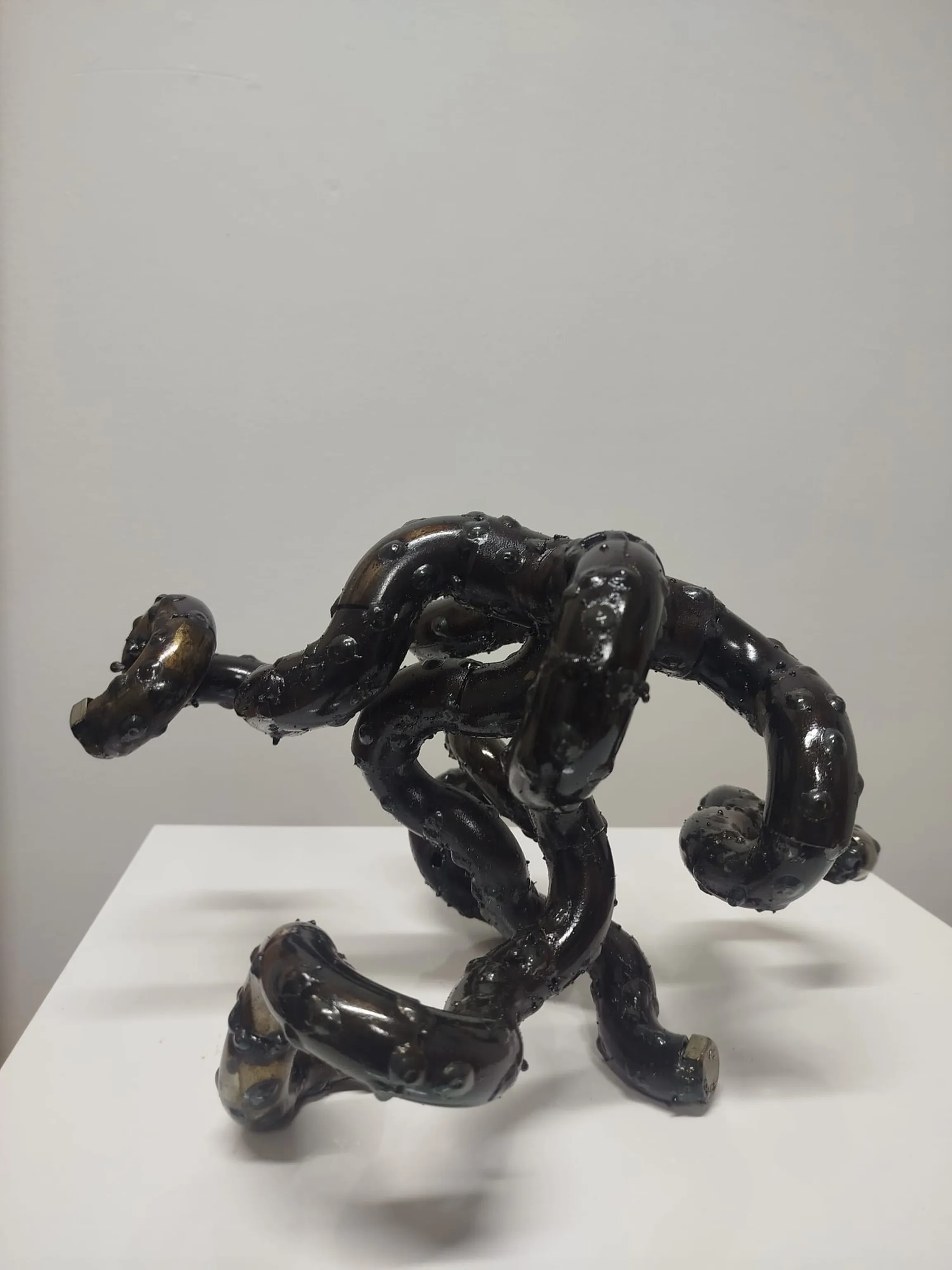 "İsimsiz" eseri DOĞAN KARAKILIÇ tarafından 2026 yılında 34x20x29 cm ölçülerinde Metal, karışık teknik tekniği ile yapılmıştır.