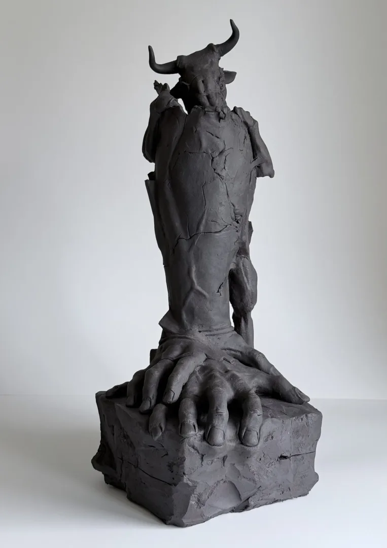 Buğra Özer — Yaratılış II, 2026, stoneware çamur, 50×26×20 cm