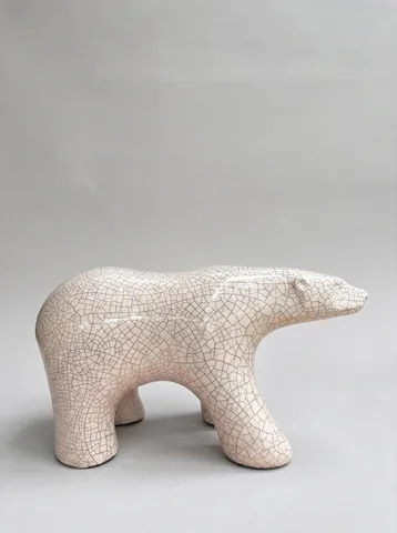 "Kutup ayısı 1" eseri ATİLA ÇAKIR tarafından 2026 yılında 38x14x20 cm ölçülerinde Gazlı pişirim tekniği, 1091°C tekniği ile yapılmıştır.