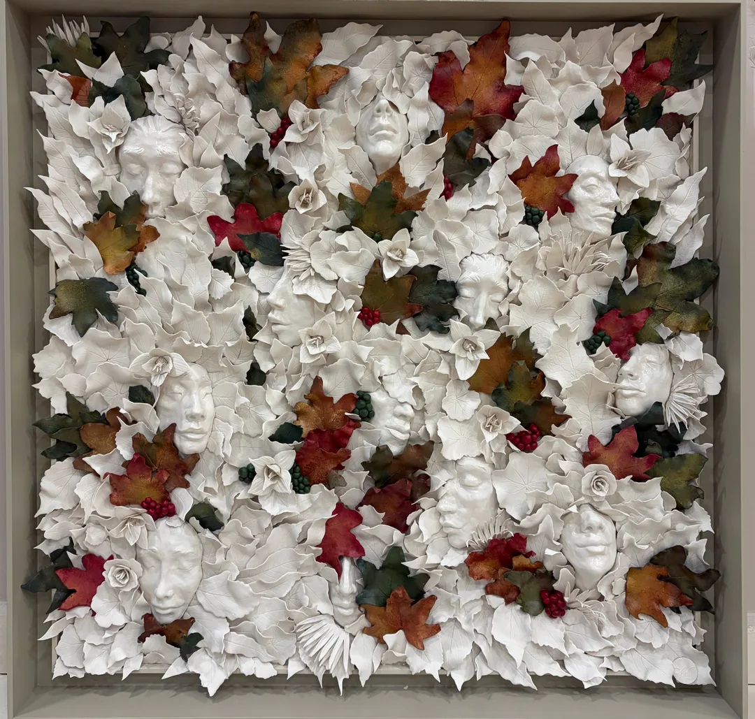 "Mevsimin Hafızası" eseri DİLA NAZ AKGÜN tarafından 100x100x10 cm ölçülerinde Porselen, karışık teknik tekniği ile yapılmıştır.
