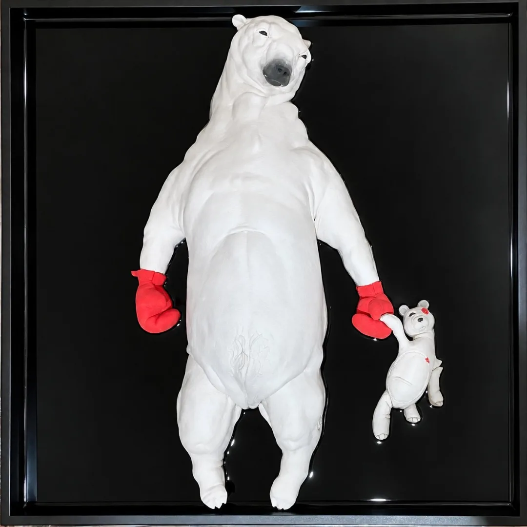 "Southpaw-I" eseri BUĞRA ÖZER tarafından 2026 yılında 57x57 cm ölçülerinde Stoneware seramik çamuru - Serbest elle şekillendirme - 1125°C tekniği ile yapılmıştır.