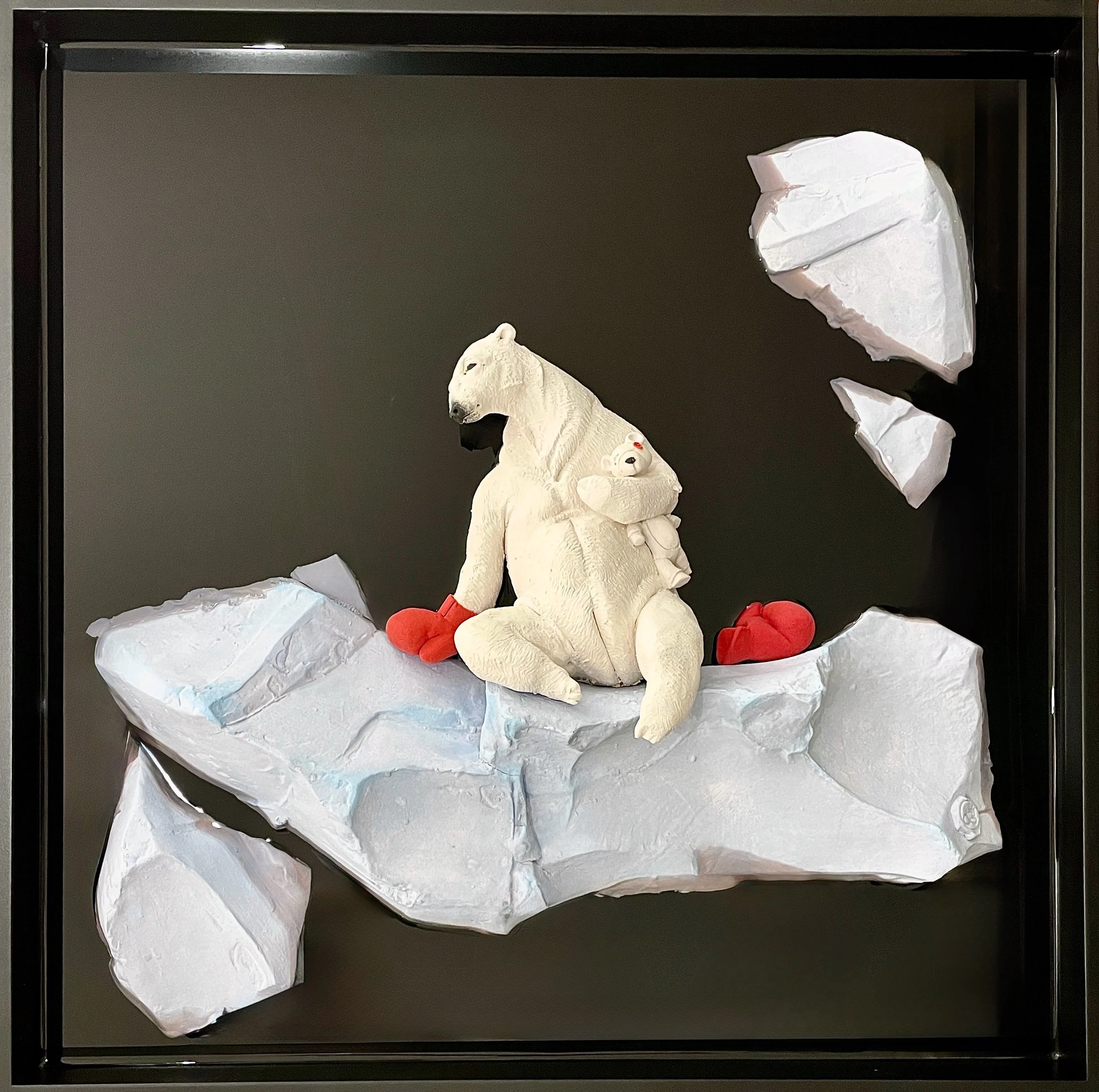"Southpaw-II" eseri BUĞRA ÖZER tarafından 2026 yılında 57x57 cm ölçülerinde Stoneware seramik çamuru - Serbest elle şekillendirme - 1125°C tekniği ile yapılmıştır.