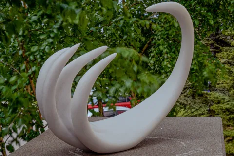 BAHADIR YAVUZ AYDIN — “The wave”, 2026 "The wave" eseri BAHADIR YAVUZ AYDIN tarafından 2026 yılında 45x30x20 cm ölçülerinde Uşak beyazı mermeri tekniği ile yapılmıştır.