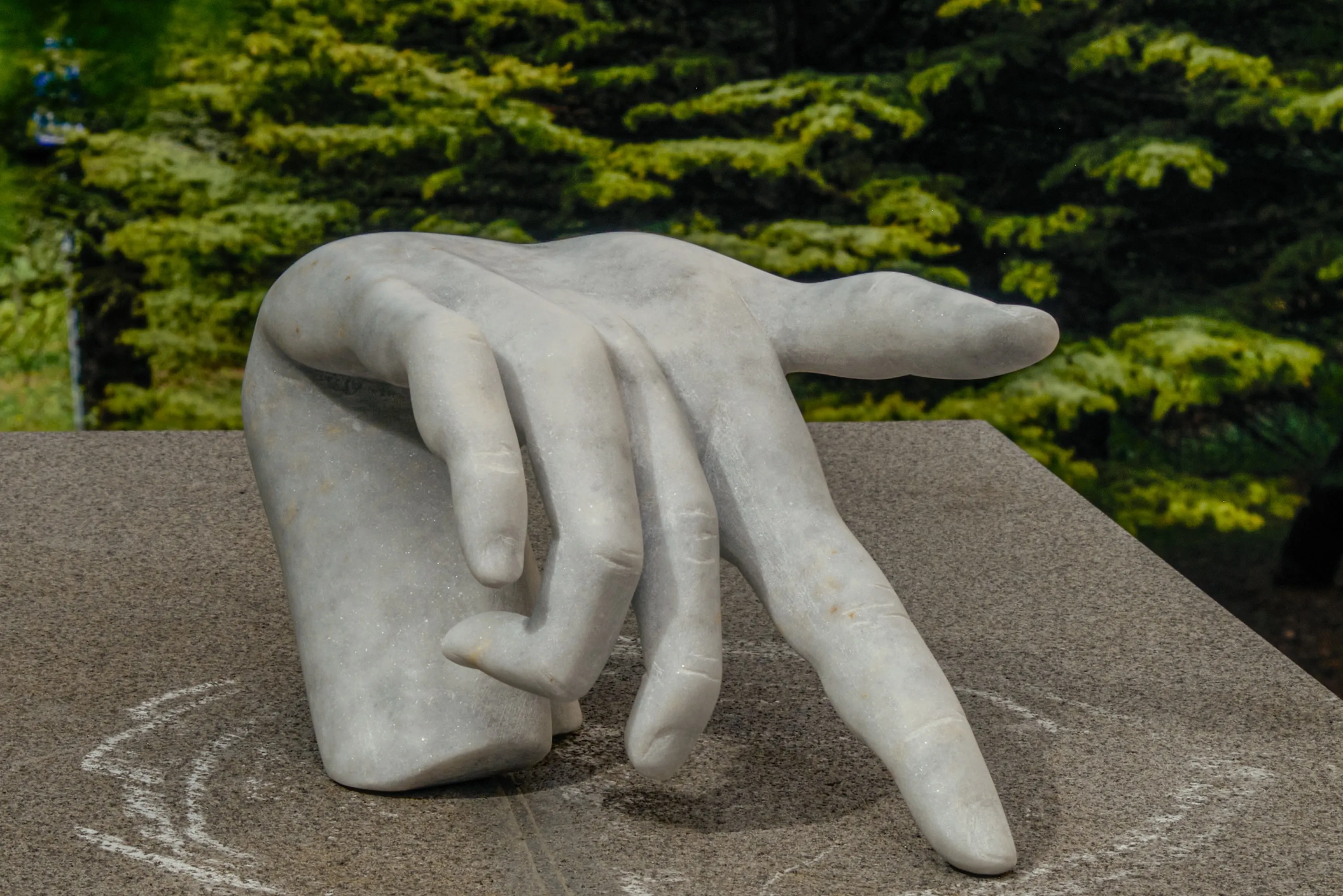 "Impossible hand" eseri BAHADIR YAVUZ AYDIN tarafından 2023 yılında 25x16x14 cm ölçülerinde Marmara mermeri tekniği ile yapılmıştır.